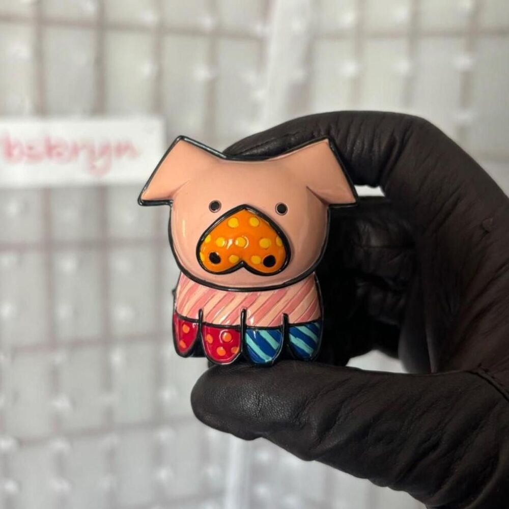 "Pearle the Pig"Pop Art Figurine designed by world-renowned artist Romero Britto